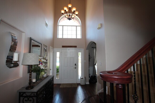 Building Photo - Lease Takeover Opportunity Available: Stun...