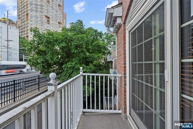 Building Photo - 169 Price 169
