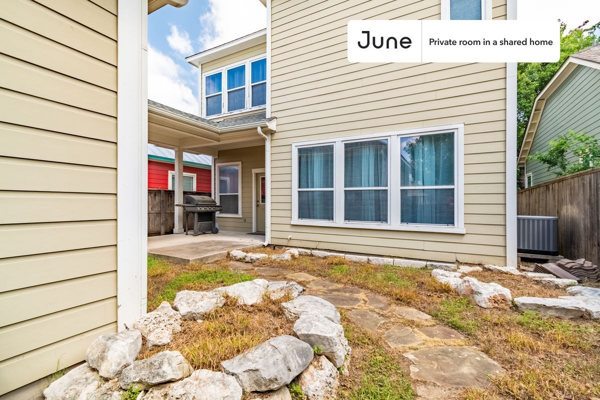 Building Photo - Room in Shared 5 bed/2.5 bath home