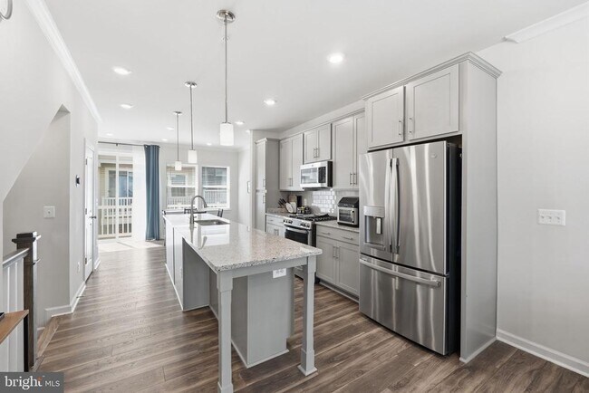 Building Photo - 16122 Columbus Ave