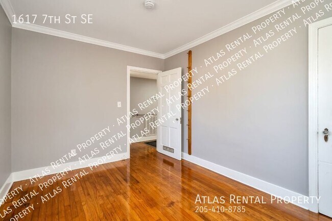 Building Photo - 1617 7th St SE