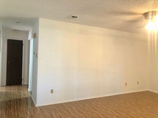 Building Photo - Pre leasing now for 4/1/2026