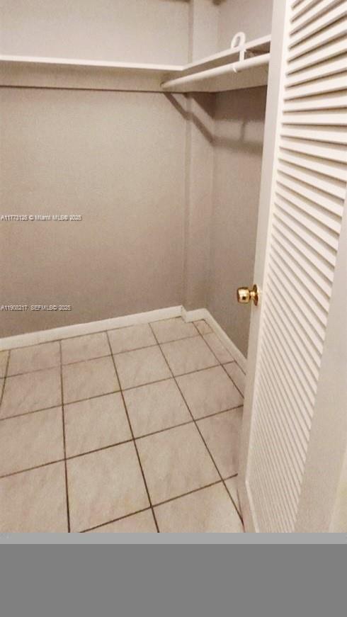 Building Photo - 2905 Point E Dr