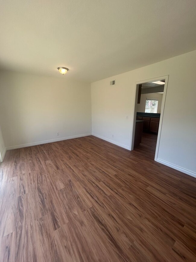 Building Photo - East End updated Home!