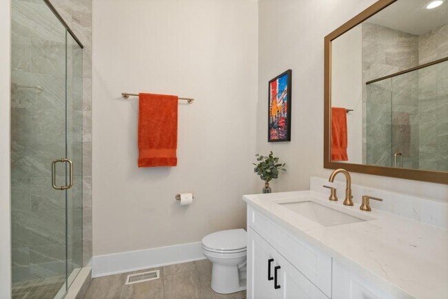 Building Photo - 568 Versailles Dr