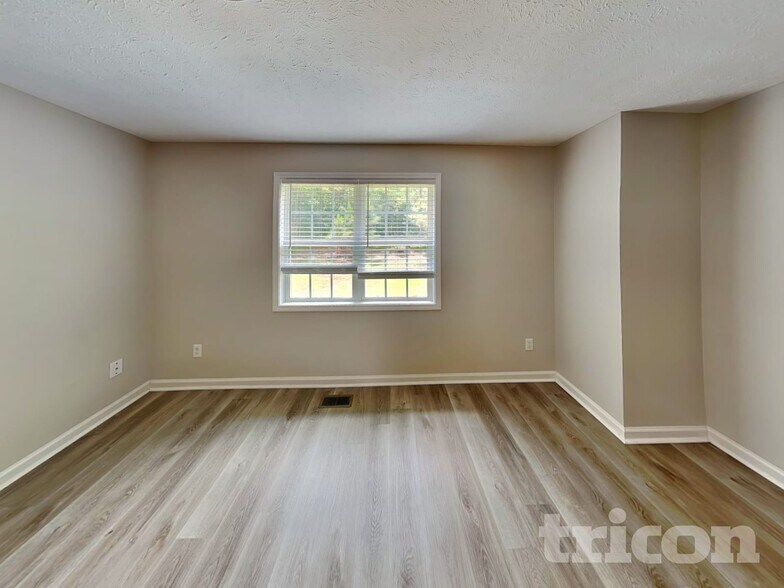 Building Photo - 676 Eagles Nest Cir