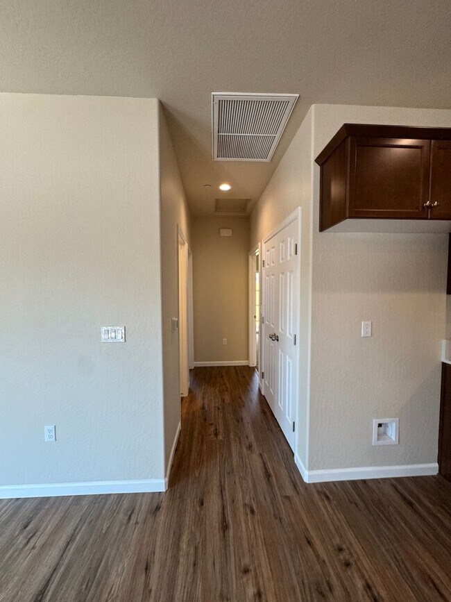 Building Photo - 4267