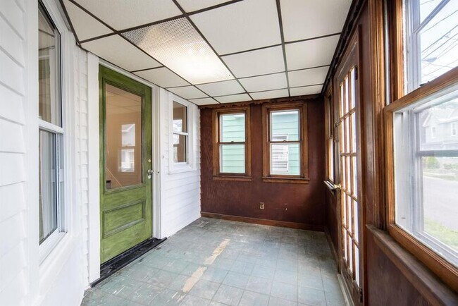 Building Photo - 207 7th Ave