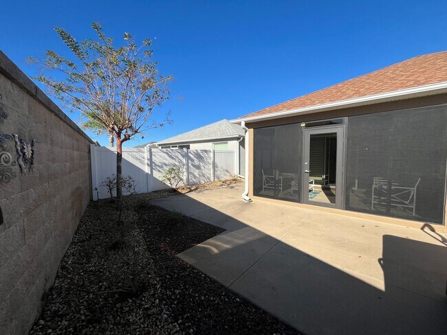 Building Photo - 724 Yager Ln
