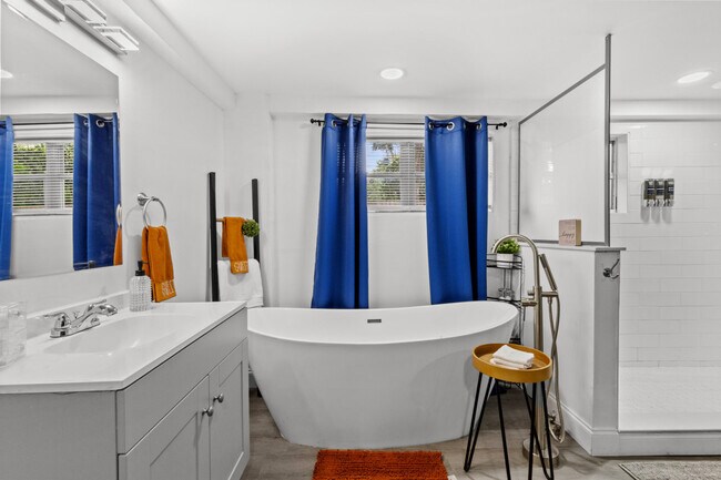 Building Photo - 2614 NW 8th St