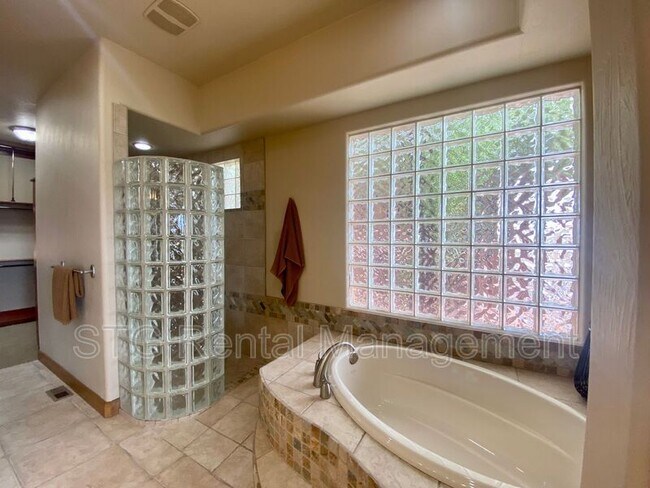 Building Photo - 2336 2336 W Entrada Trail