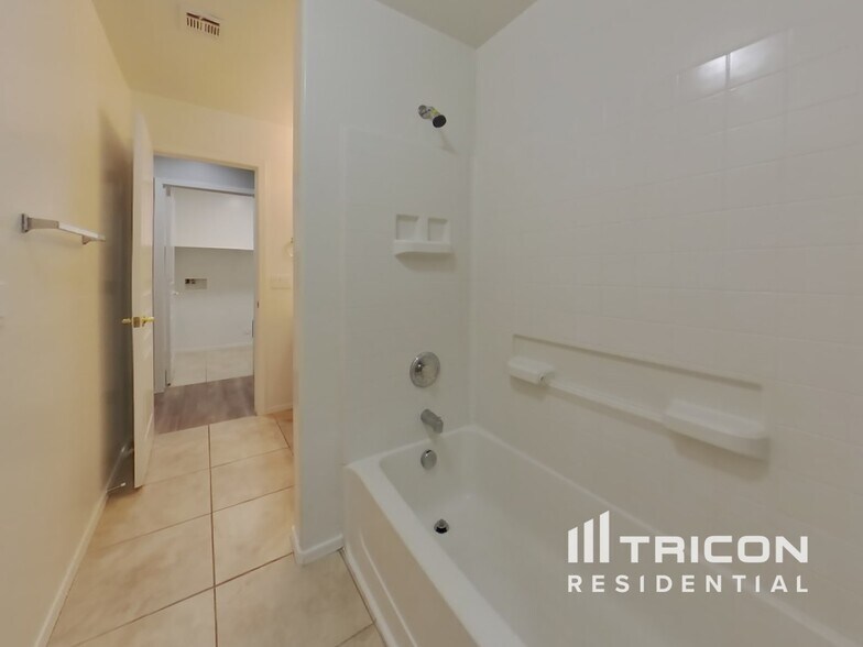 Building Photo - 44181 W Lindgren Dr