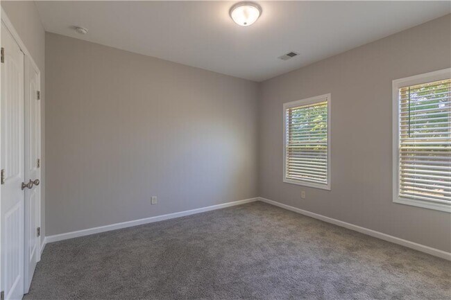 Building Photo - 5046 Apple Grove Rd NE