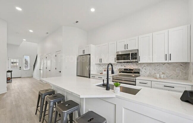 Building Photo - 92 E Innis Ave