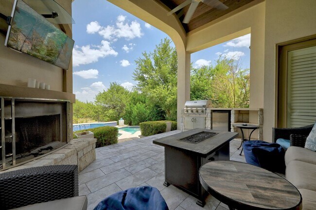 Building Photo - Fully Furnished Modern Home in Rocky Creek!