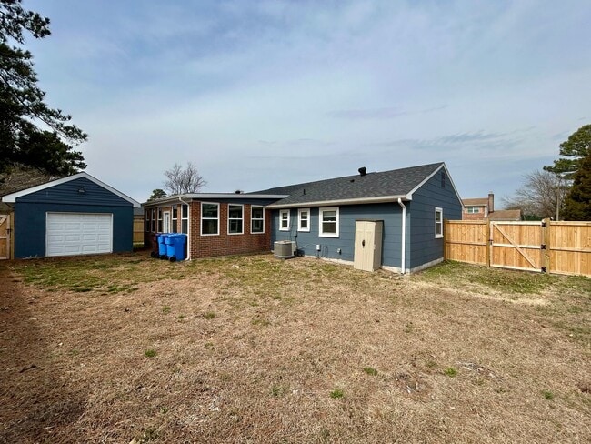 Building Photo - 3001 Guenevere Dr