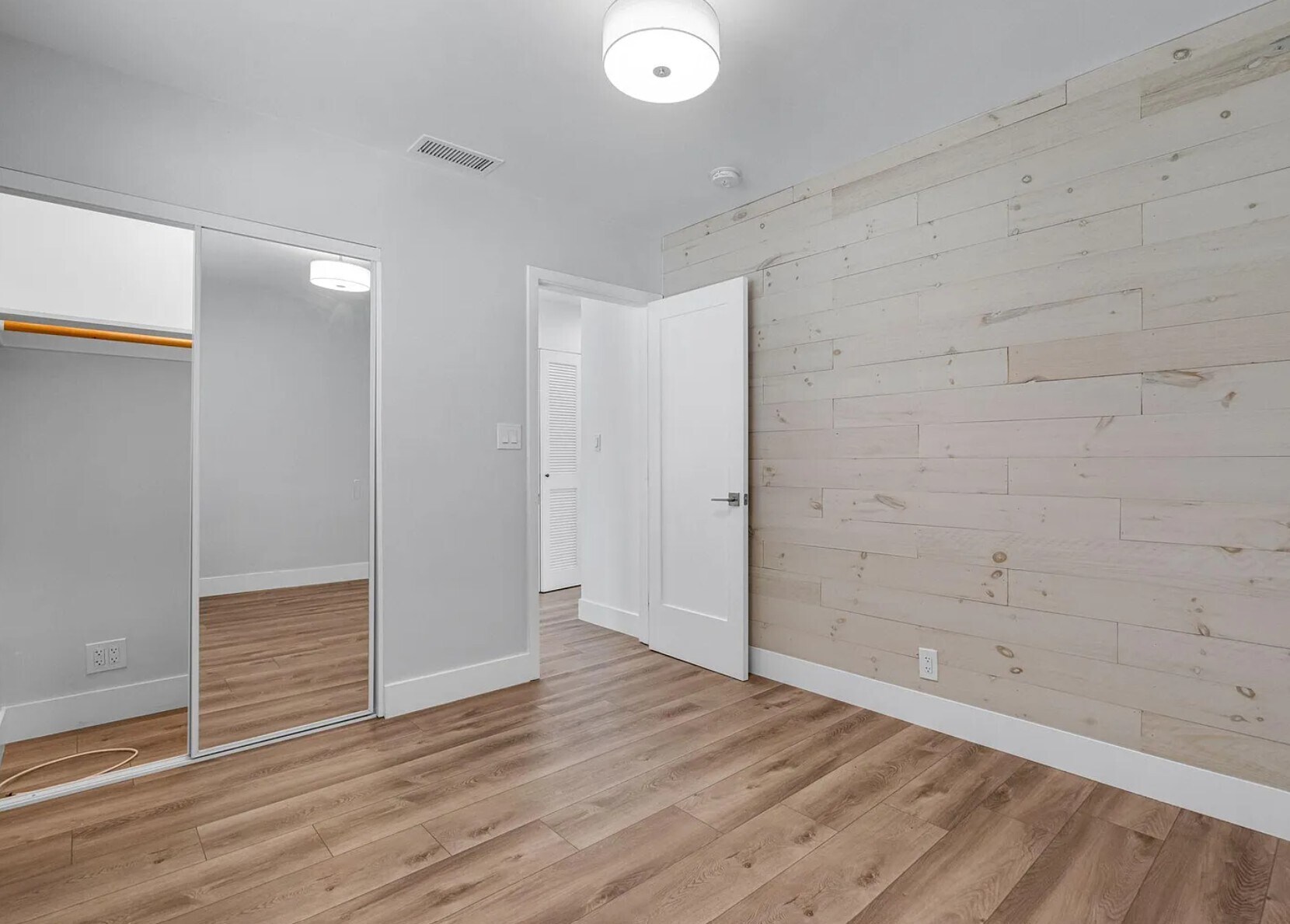 Building Photo - 15017 Bodger Ave