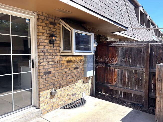 Building Photo - 1729 Quail St