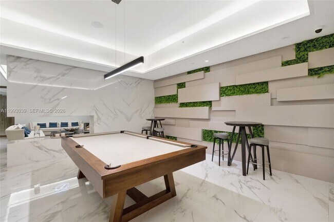 Building Photo - 1000 W Island Blvd