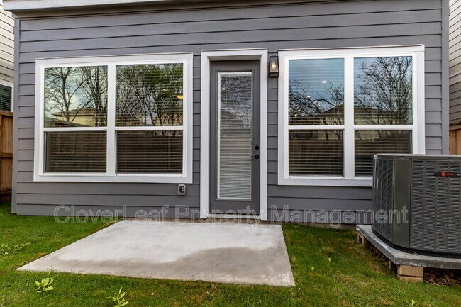 Building Photo - 5843 Whitby Rd
