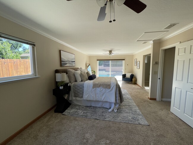 Building Photo - 480 Sandstone Dr