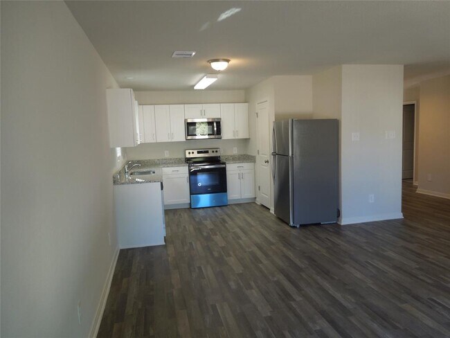 Building Photo - 266 Bluebonnet-