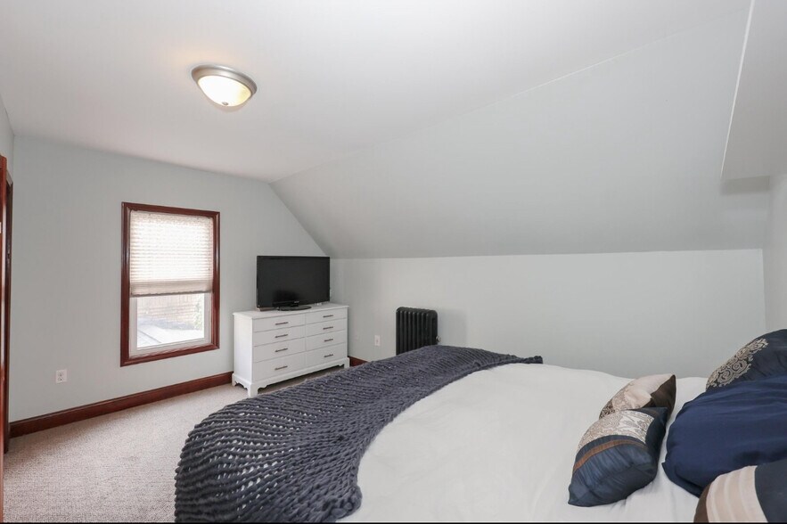 Building Photo - 331 E High St