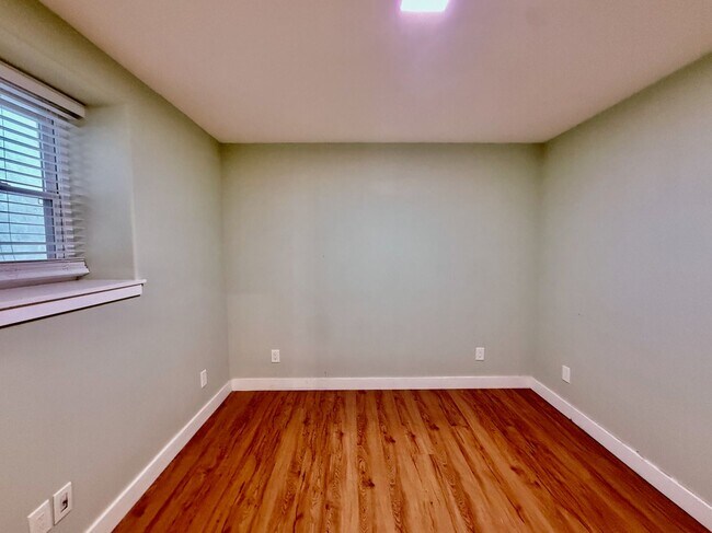 Building Photo - 1226 Snyder Ave