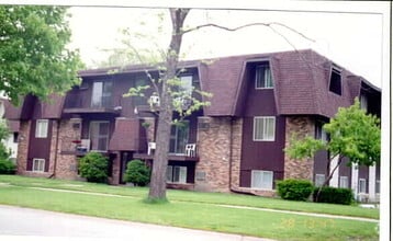 Building Photo - 4206 Lindenwood Drive
