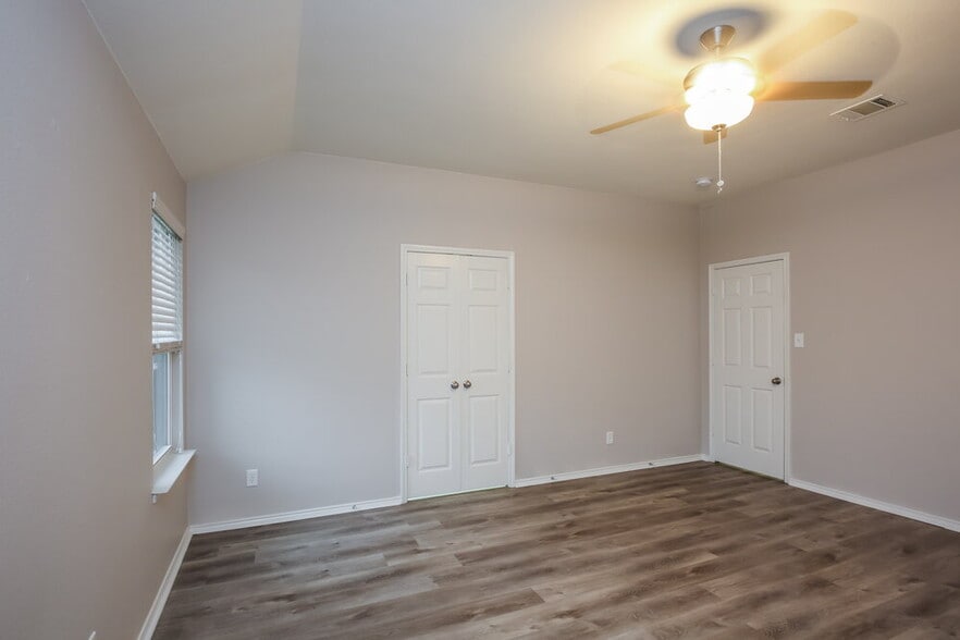 Building Photo - 258 Kennedy Dr