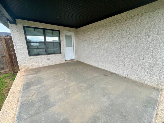 Building Photo - Beautiful 3B/2B Townhome in Chaffee Crossi...