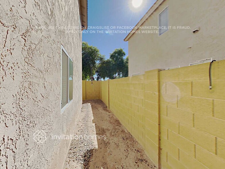 Building Photo - 3036 S 101st Dr