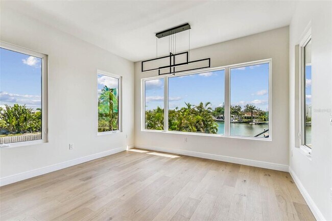 Building Photo - 3 Treasure Ln