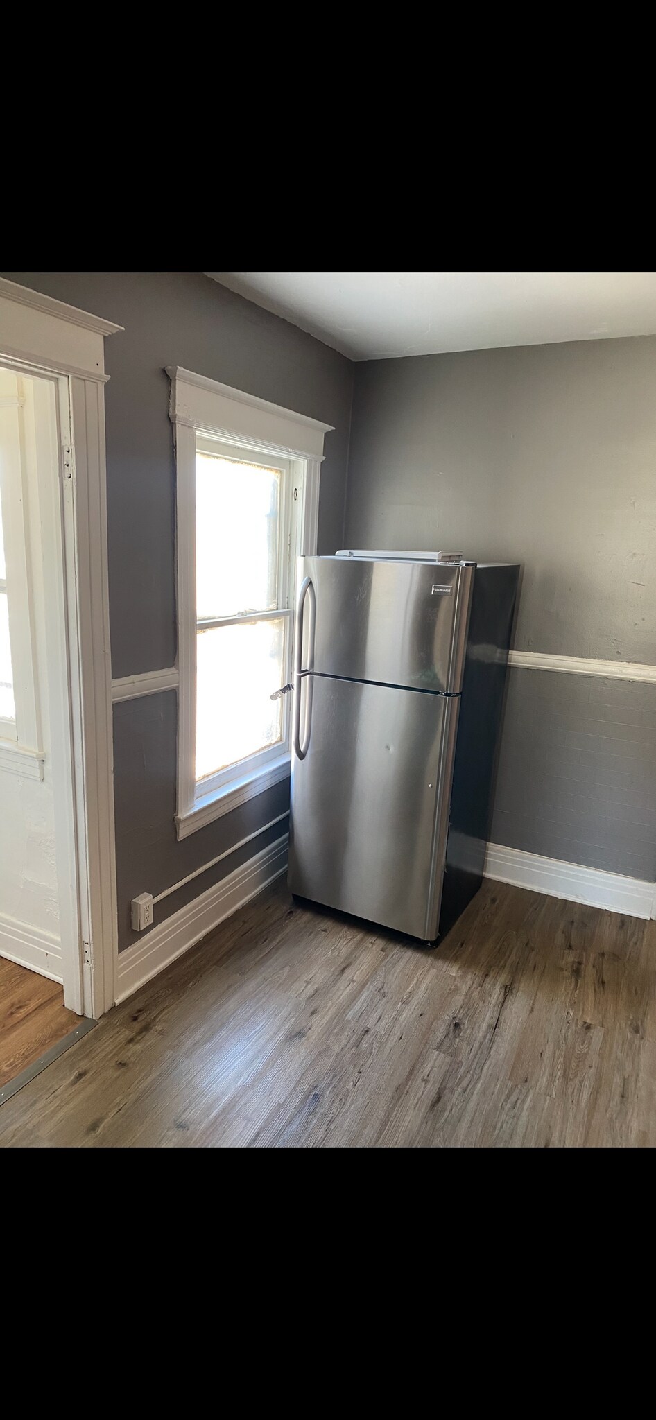 Building Photo - 857 N Goodman St