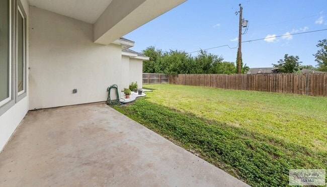 Building Photo - 29 N Queen Palm