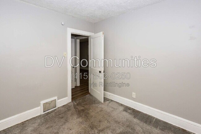 Building Photo - 854 Eva Ave