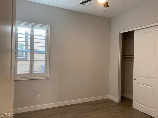 Building Photo - 819 Silverton Spgs St