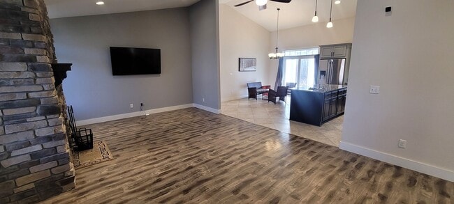 Building Photo - Three Bedroom 2.5 Bath House