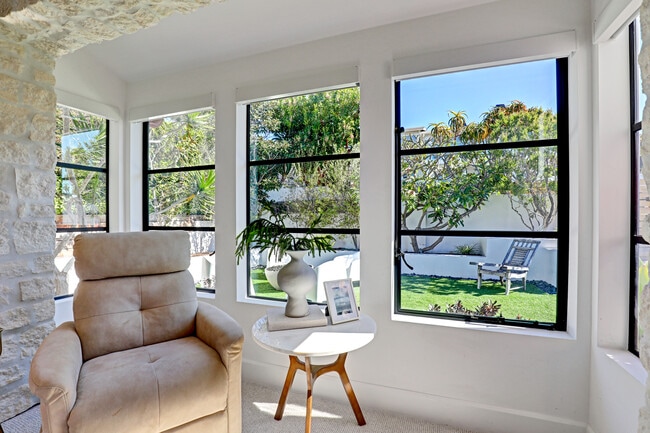 Building Photo - 4 S Vista De La Luna