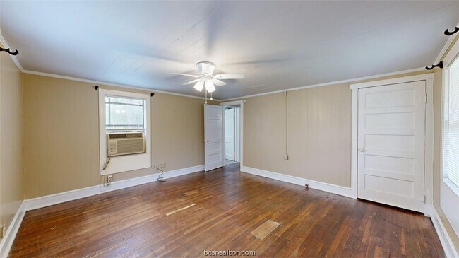 Building Photo - 303 Montclair Ave