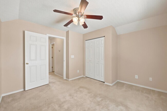 Building Photo - 914 Bur Oak Ct
