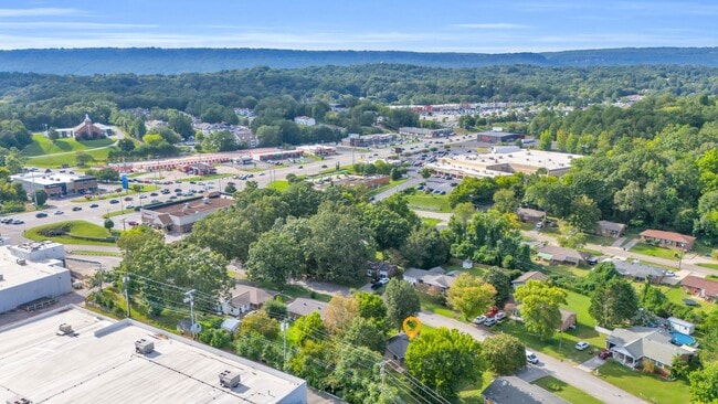 Building Photo - Located in the Heart of Hixson! 3 beds, 2 ...