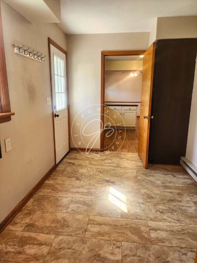 Building Photo - Sylvania Schools! Charming 3-Bedroom Ranch with Attached Garage & First-Floor Laundry