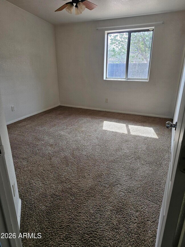 Building Photo - 5018 E Evergreen Dr