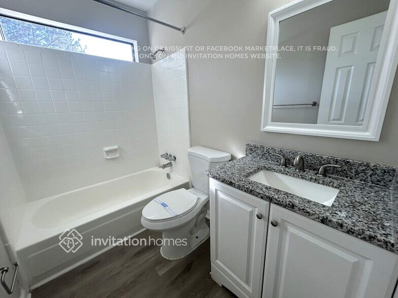 Building Photo - 2413 Leslie Brook Dr