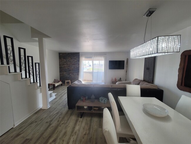 Building Photo - 215 Postoffice St