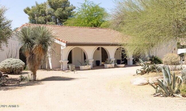 Primary Photo - 5115 E Berneil Dr