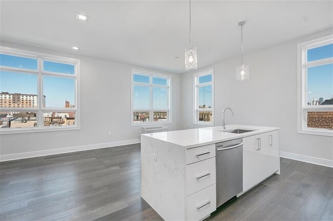 Building Photo - 119 Peter St