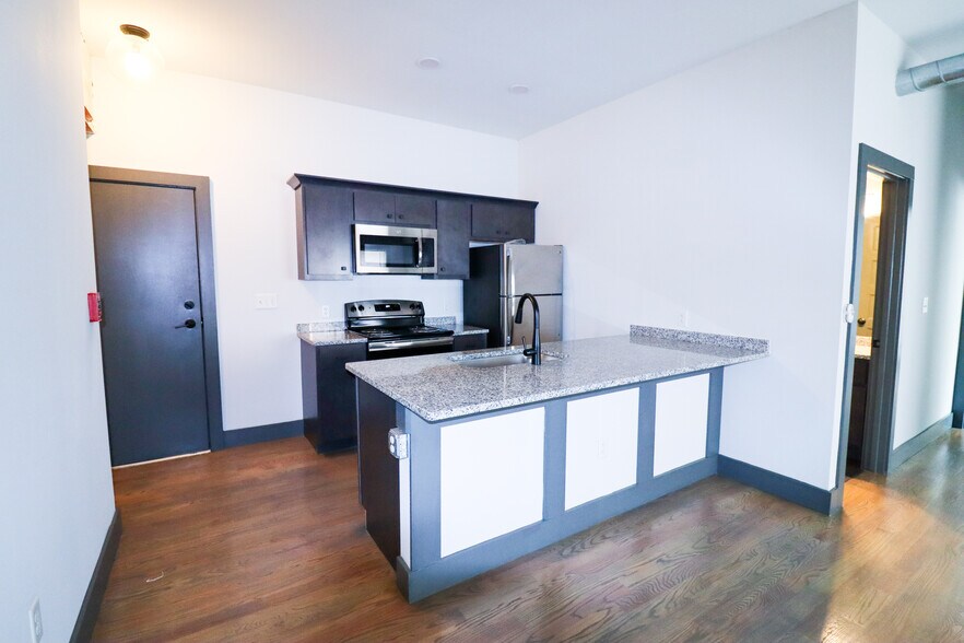 Building Photo - 2616 Short Vine St