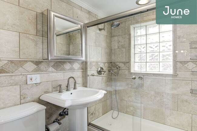 Building Photo - Full room in 4-bed/3.0-bath Home